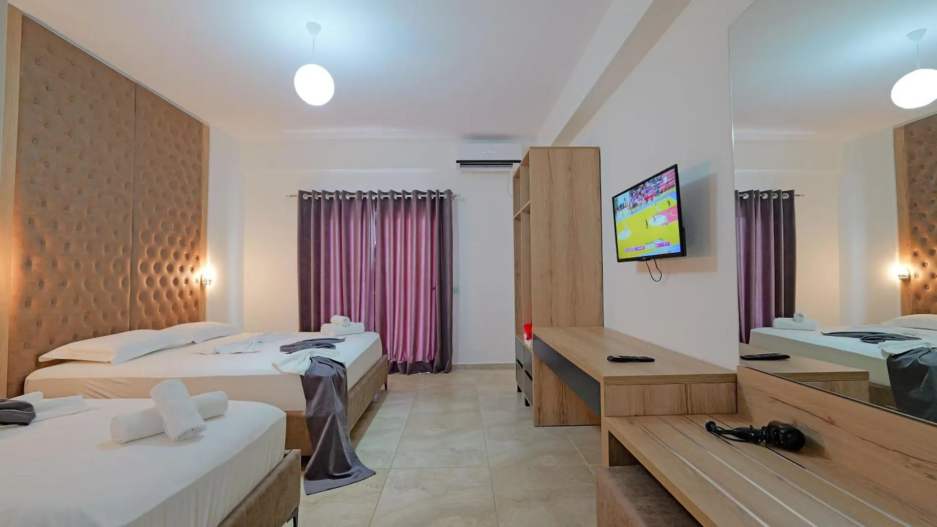 Hotel Esmerald Εξαμίλιο 3*,
