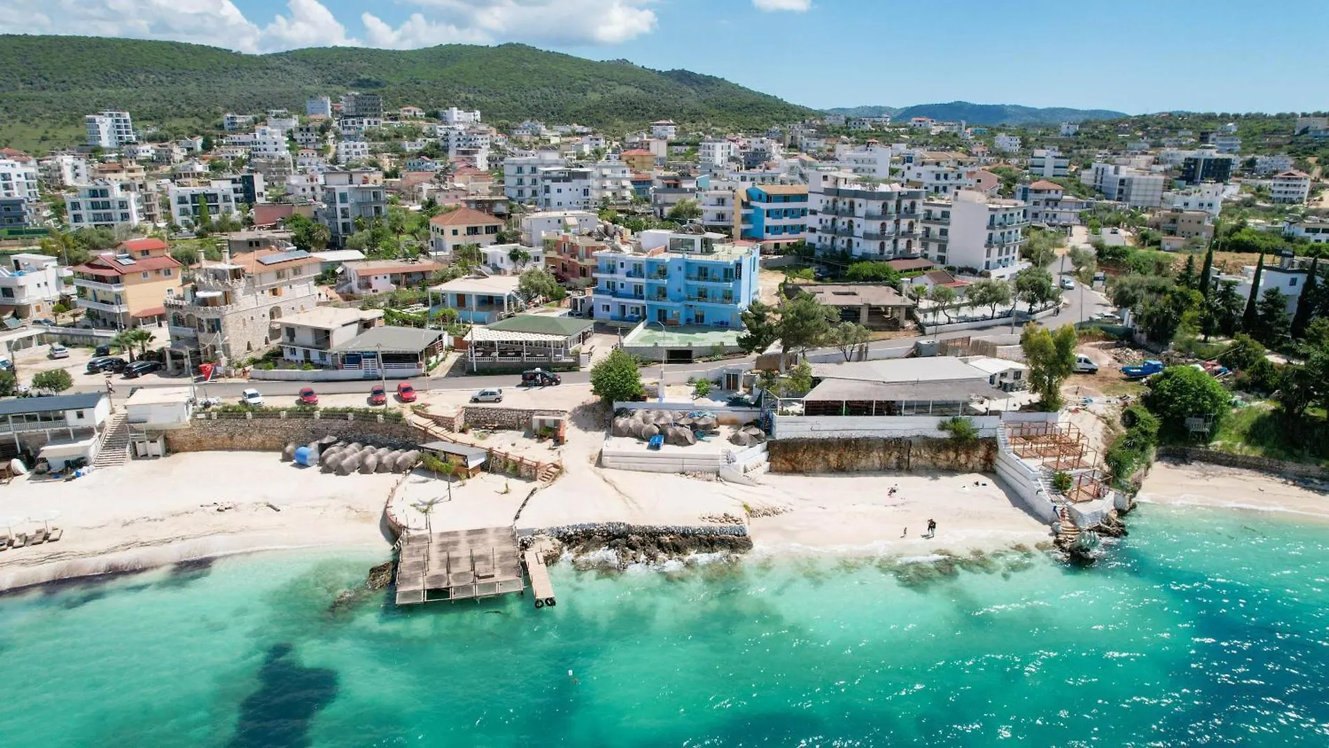 Hotel Esmerald Εξαμίλιο