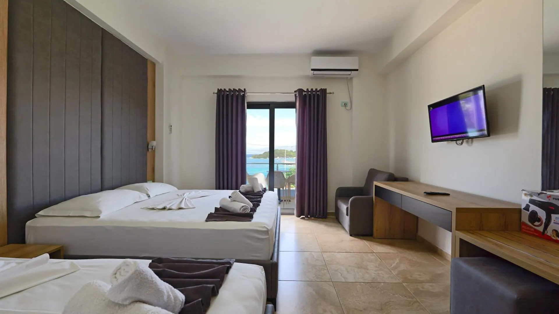 Hotel Esmerald Ksamil 3*,