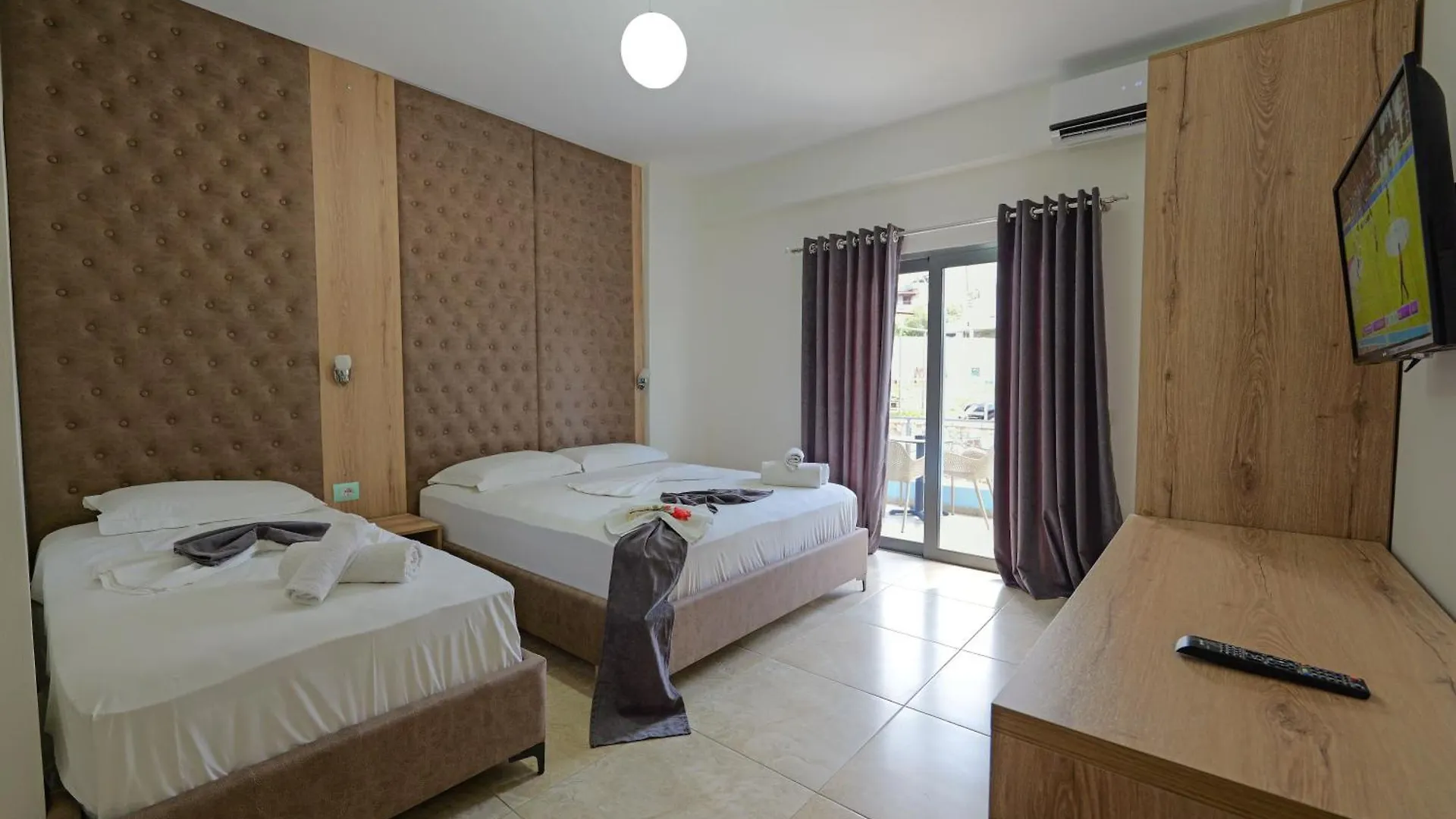 Hotel Esmerald Εξαμίλιο Αλβανία