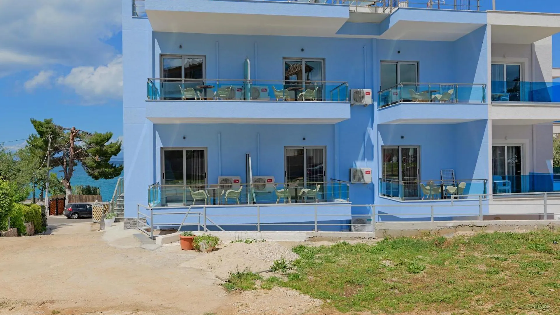 Hotel Esmerald Εξαμίλιο