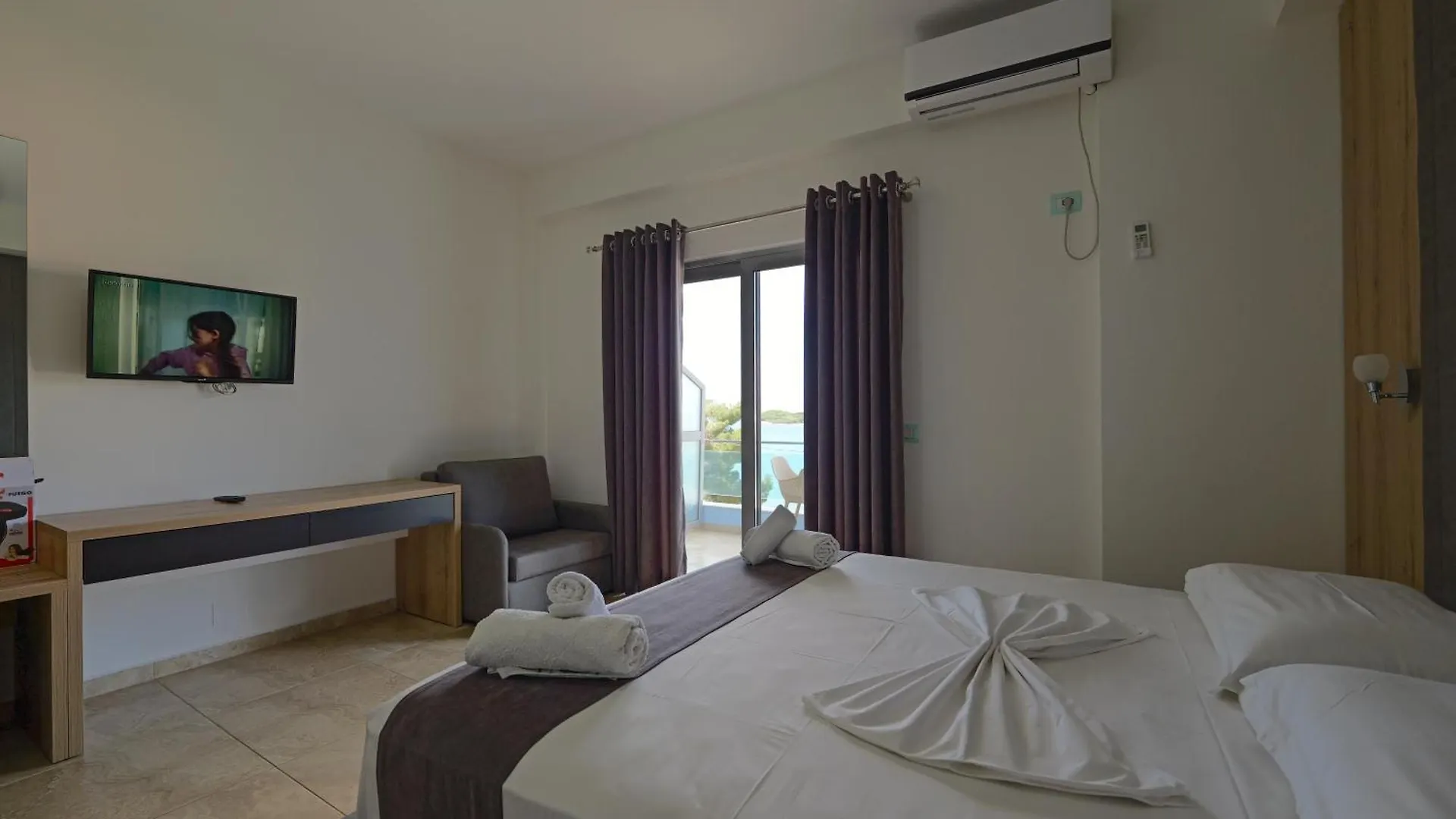 Hotel Esmerald Ksamil 3*,  Albanien
