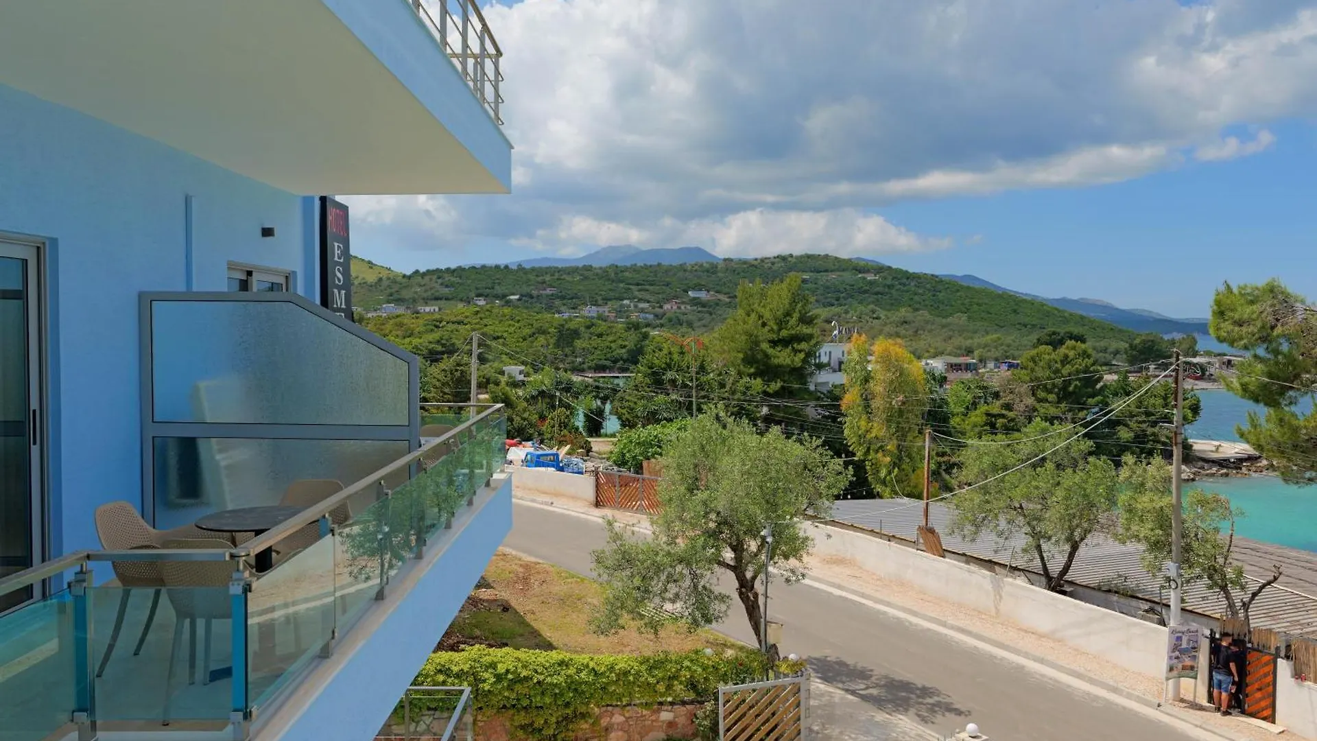 ***  Hotel Esmerald Εξαμίλιο Αλβανία