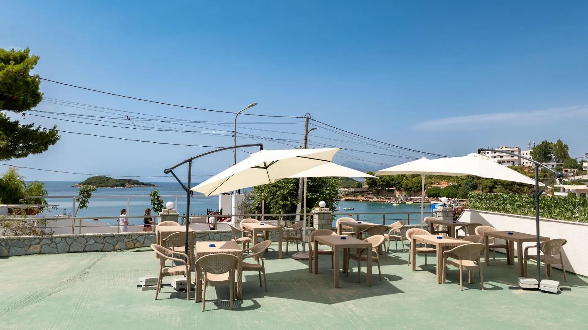 Hotel Esmerald Ksamil 3*,