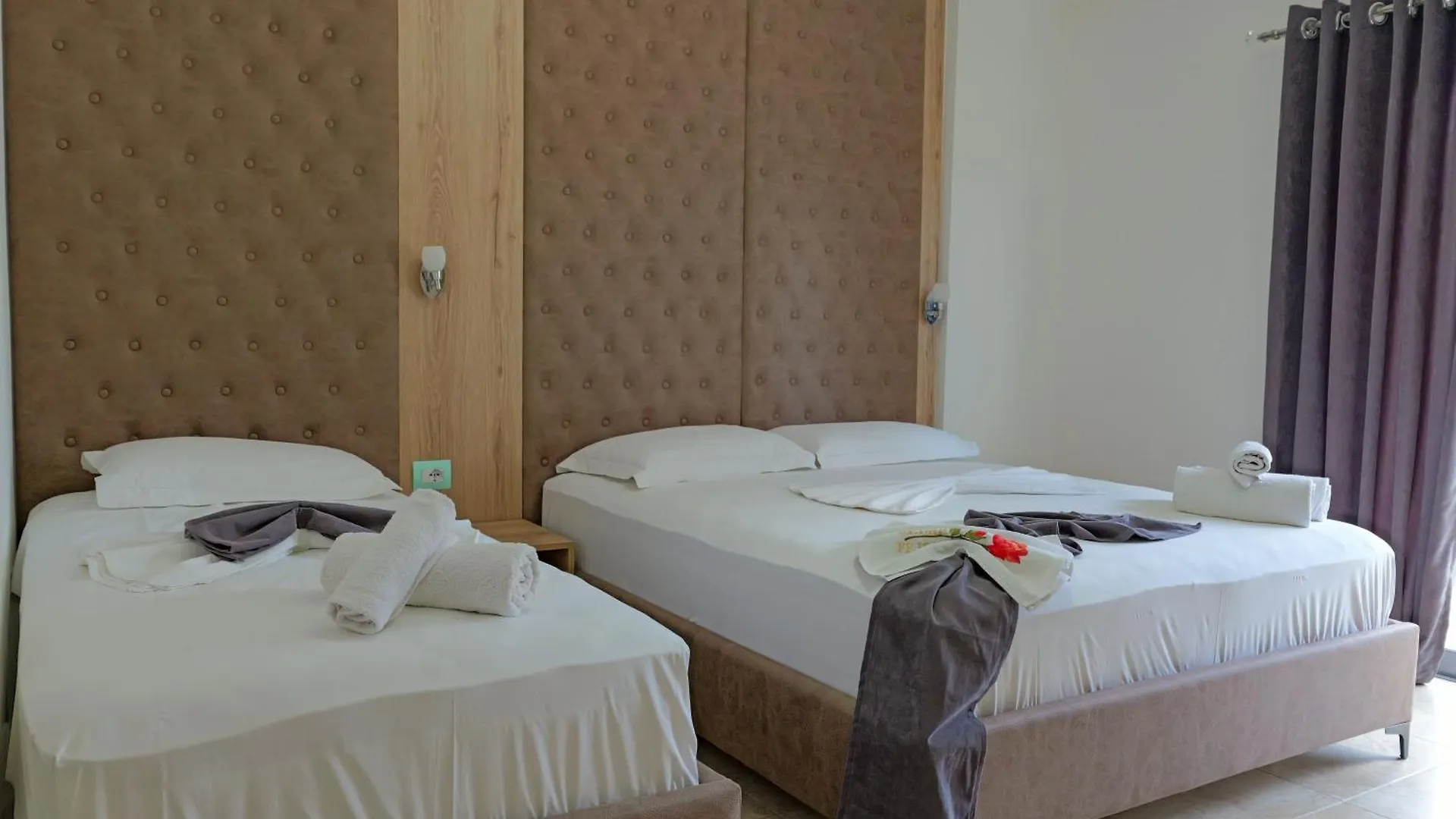 Hotel Esmerald Ksamil 3*,