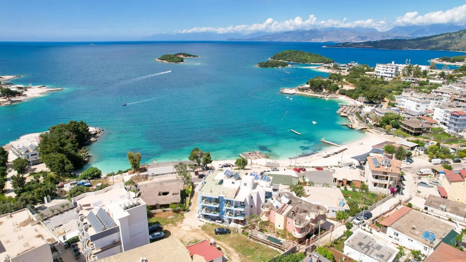 Hotel Esmerald Ksamil 3*,  Albania
