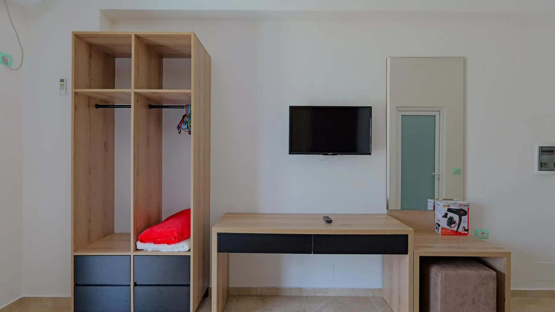 Hotel Esmerald Ksamil 3*,